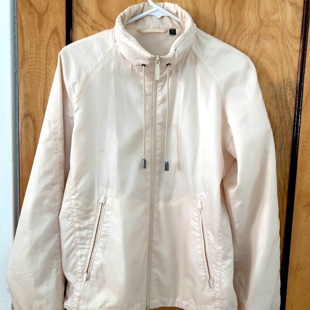 Uniqlo Men’s Lightweight Windbreaker
